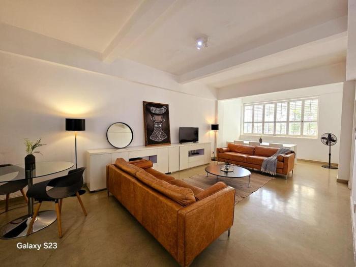 Rosebank Retreat, No Blackout