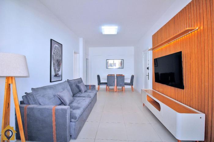 Moderno e Estiloso: 2 Quartos, Perto da Praia