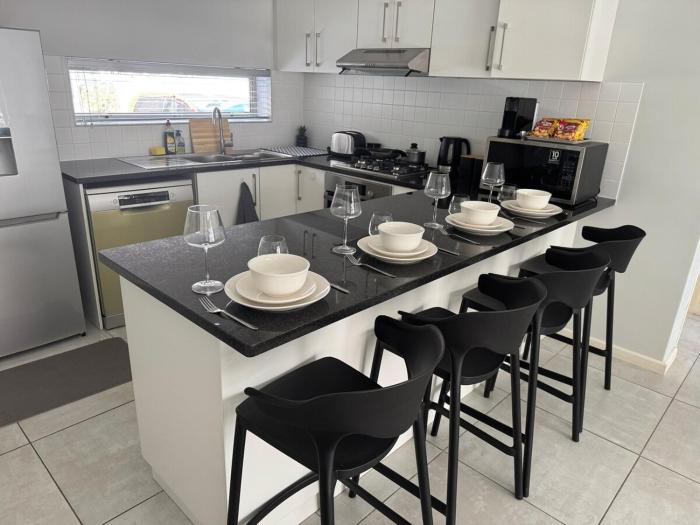 Black & White Self Catering