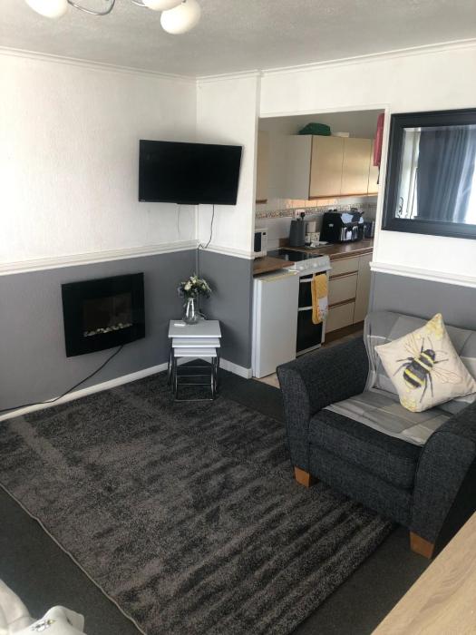 2 Bedroom Chalet Close to Beach
