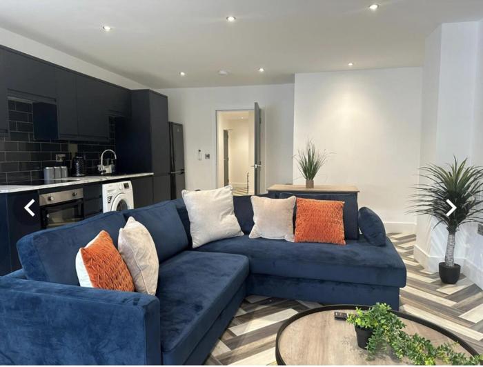 City Centre Apartments - 1 Bed Apartments - 5 Min Walk from Train Station - Designed for Professionals - Free WiFi - Full Kitchen - Sofa Bed - Ideal for Long Work Stays