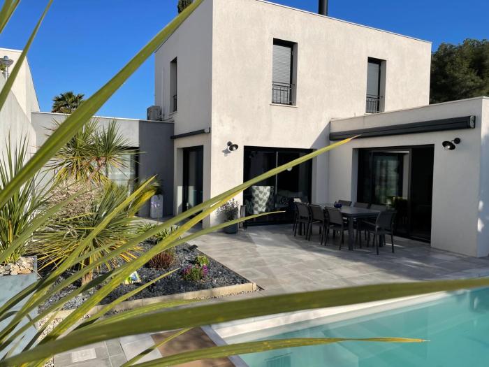 Villa avec piscine près des plages