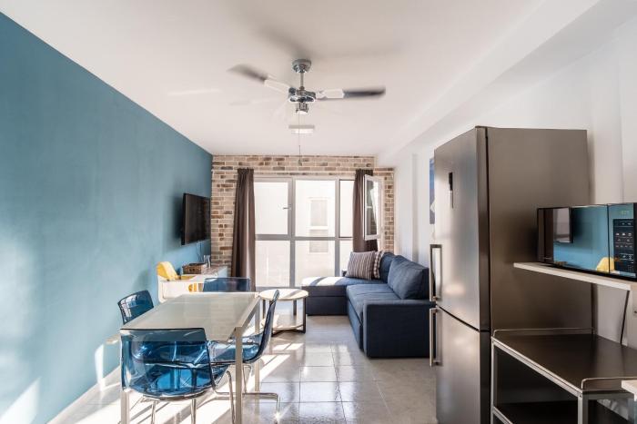 Modern 1 bed apartment, minutes from the beach