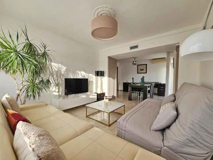 Superbe 2 pièces 70m parking privé climatisation