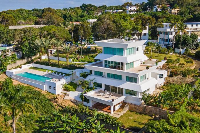 5 mins from beach, Hilltop villa with pool