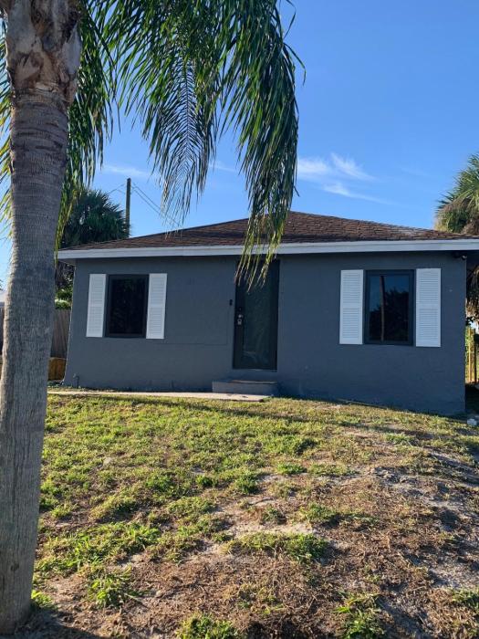 3 bedrooms 1 bathroom Entire Beach Side House