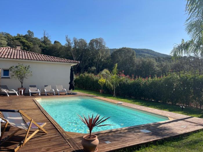 Magnifique villa récente entre mer et montagne située entre Ajaccio et Porticcio