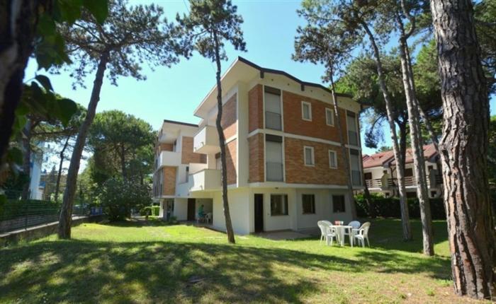 Cozy apartment with fenced garden in Lignano Sabbiadoro