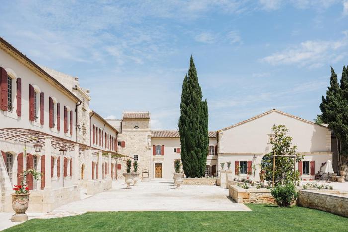 Le Mas Caladoc Luxury Retreat with Private Spa in Provence