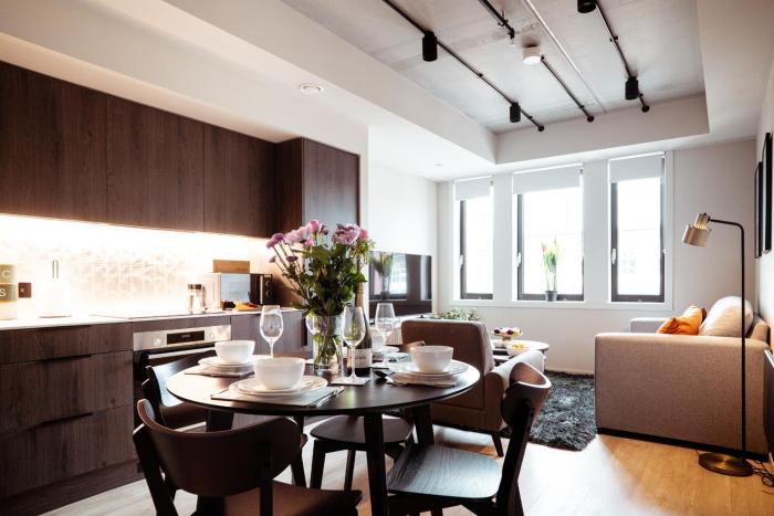 Luxury City Pad WiFi Rooftop Garden Family Workers