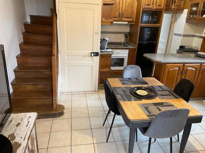 Maison de ville avec parking gratuit