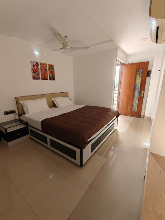 Spacious Garden Facing 2 BHK in Sanpada 5 mins from DY Patil Stadium