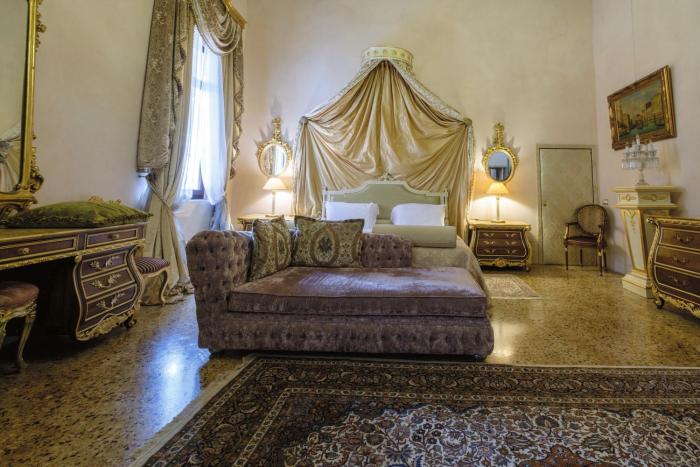 Palazzo Ca Bernardo By Francesco Molon