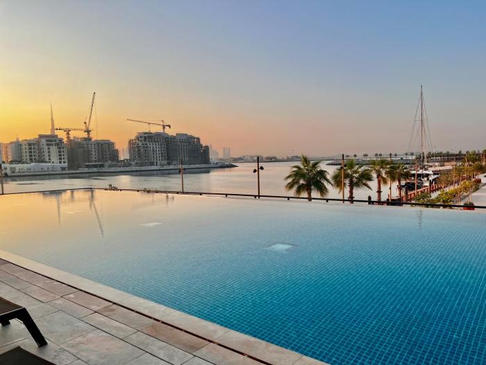 2 Bedrooms with Private Beach and Work Station