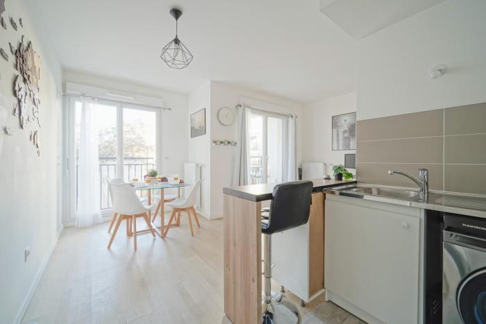 Parking, balcon, vue jardin à 5 minutes du metro