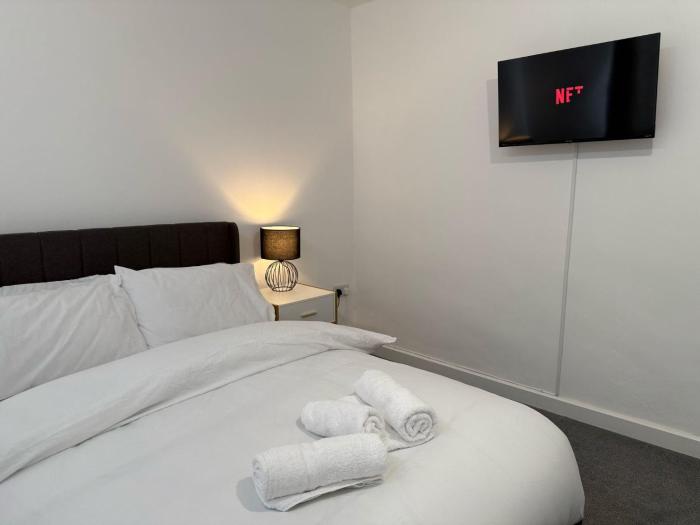 House - Sleeps 8 - Parking - WiFi