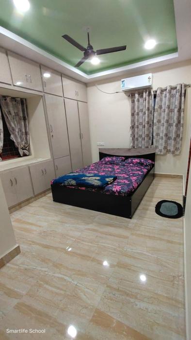 Bhakti Bliss Homestay - 1BHK modern Apartment with AC, Wifi and Android Tv- 2mins from Highway