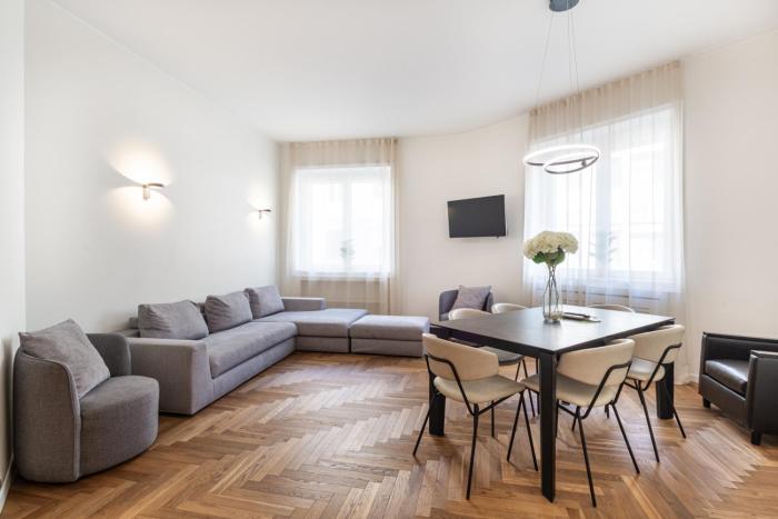 Cool and Big Central Apartment Duomo - White