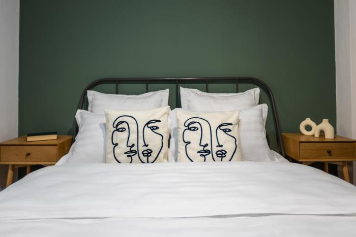 Splendid Historical Smarald 2 BR Old Town