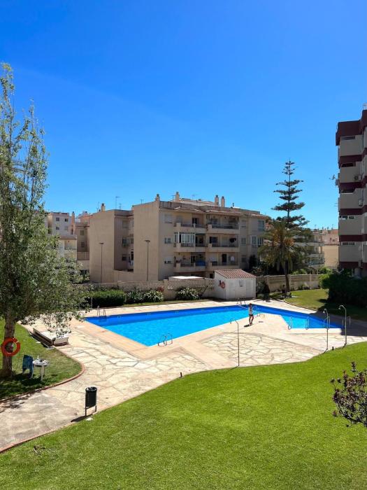 Acogedor Apartamento Moderno con Piscina en Nerja, Perfecto para una Escapada