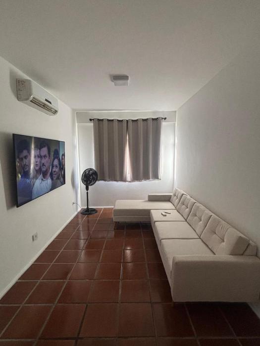 Enseada beach- na quadra da praia