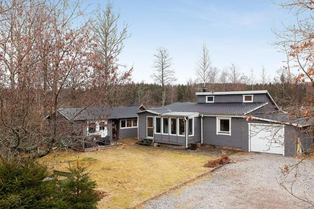 Stuga med sjöutsikt nära Växjö