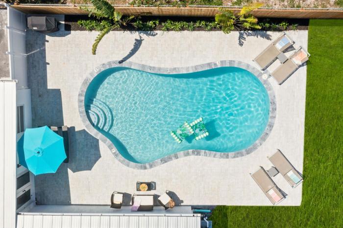 East Coast Oasis- Pool & Park Your Boat, Sleeps 8