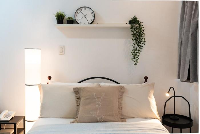 Comfy Greenbelt Suite - Fiber Wifi & Free Pool