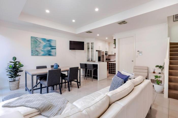 The Terrace - close to Adelaide Oval Cafes CBD Shopping