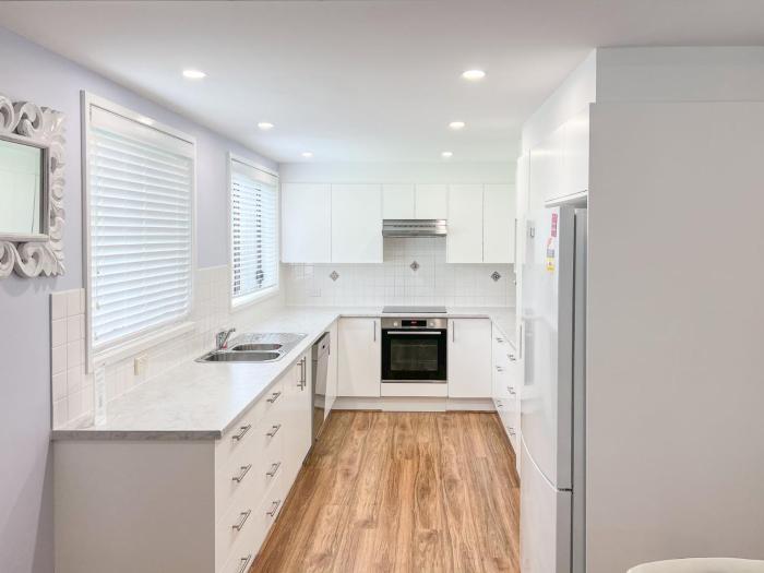 32 Degrees South, 40 Government Rd - Pet Friendly, Linen, Air Con, WiFi