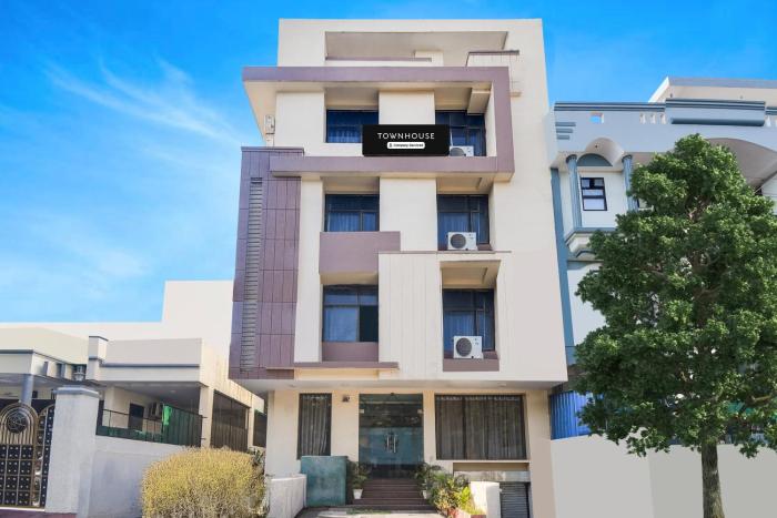 Super Townhouse Malviya Nagar Near Airport Formerly Royal Residency