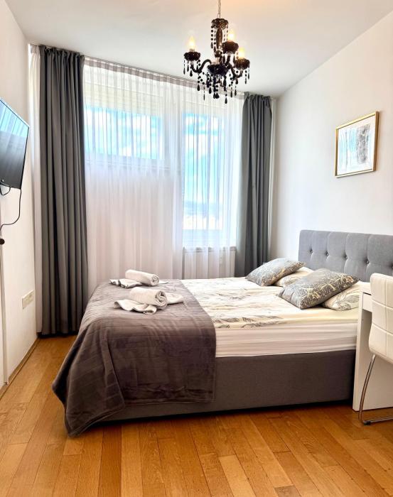 COZY PLACE NEAR BUS AND RAILWAY STATION with common kitchen, bathroom and toilet