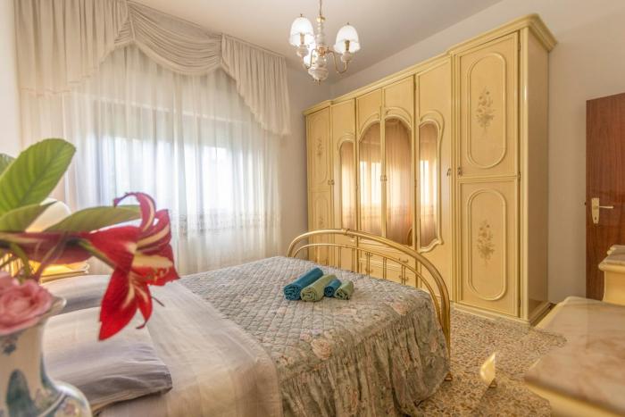 Very central apartment 200 m from the sea