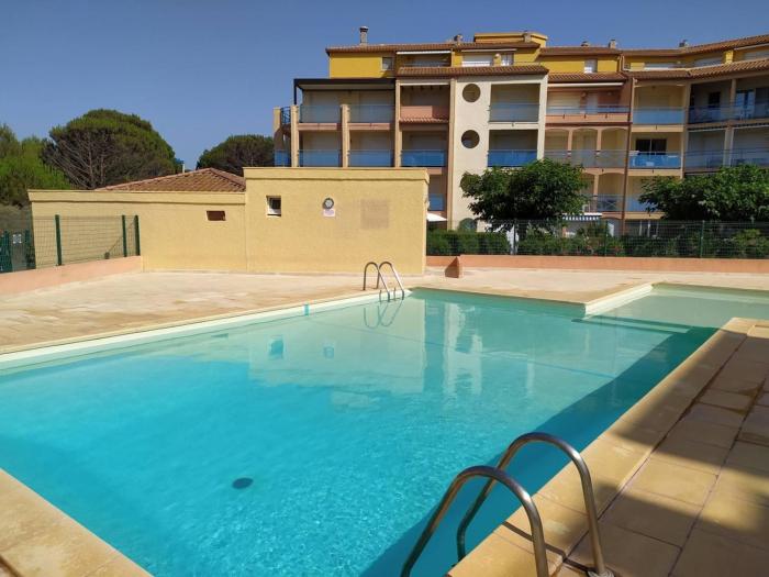 Appartement 4 personnes avec terrasse, parking et piscine collective - V0784