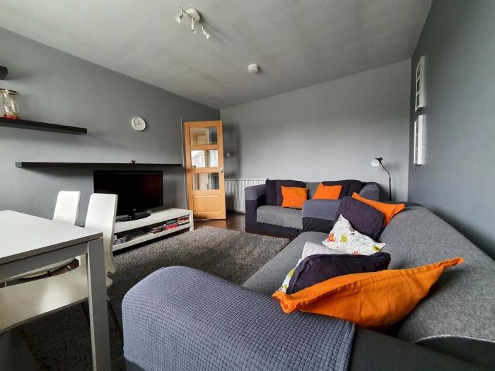 2 Bedroom, free parking & Netflix near hospitals