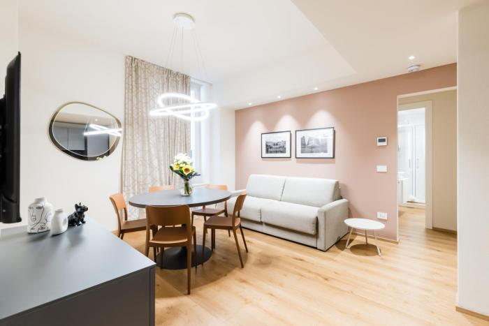 OldTown Chic Apartment between Aquarium and Metro