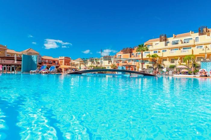 Prime Las Americas Getaway - Apartment with Huge Private Terrace & Pool Access