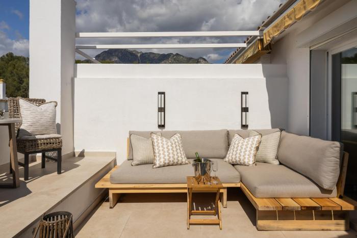 Sea view and sunny rooftop in Marbella, remodeled 2025