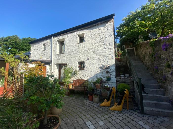 Beautiful renovated stone house for Dog friendly, Quayside location