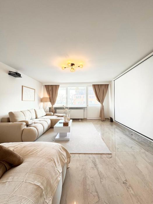 REGENCY - Exklusive zentrale 45m2 Wohnung mit Balkon, WiFi und Netflix