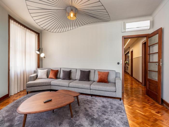 Spacious family apartment in Porto