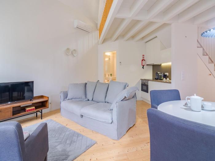 Spacious 2-Bedroom Retreat in Porto