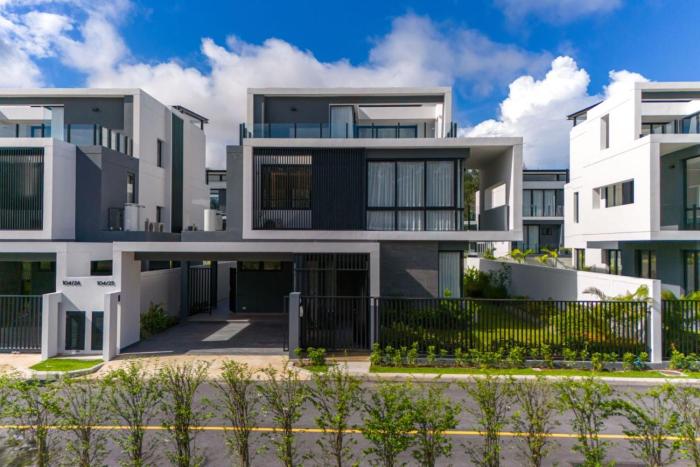 4bdr pool villa in Laguna Park 2