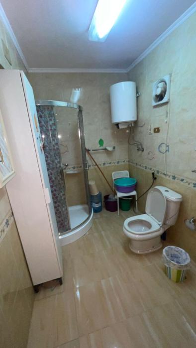 شقة للايجار بالمعادى ثلاث غرف منهم غرفه ماستر و حمامين ومطبخ