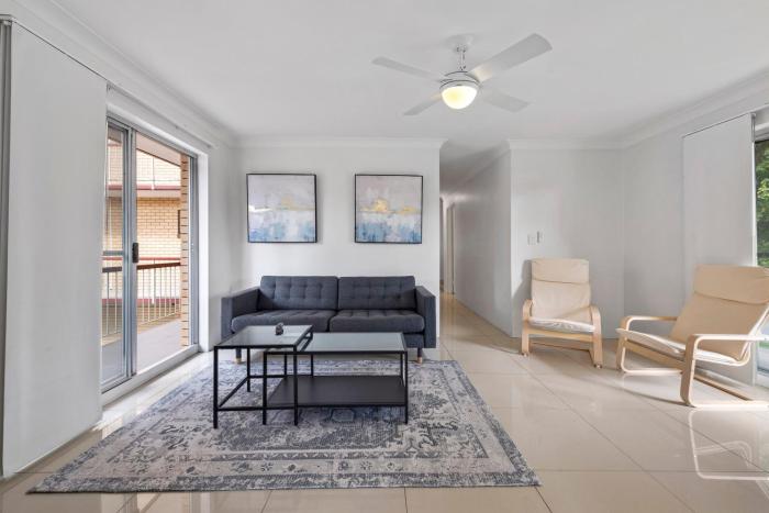 Spacious 3BRM Apt Near Gabba w Free Parking & WiFi