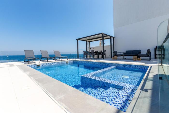 Sea-Facing 4BR Villa with Two Assistant Room, Heated Pool and Barbecue Space, Al Dana Island, Fujairah by Deluxe Holiday Homes