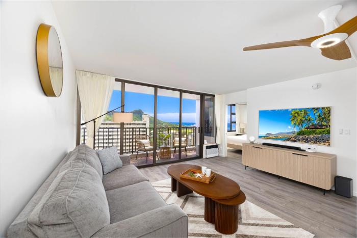 Newly Remodeled Ocean View Steps to Waikiki Beach