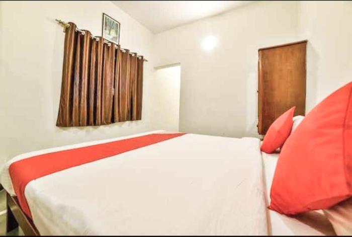 HOTEL HRD - NEW Delhi Railway Station - Couple Friendly Local IDs Accepted