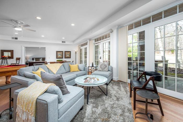 The Clubhouse Hideaway - The Greenview Den