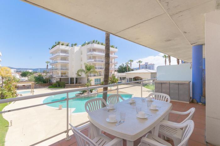 Bonito apartamento vista piscina AV-73